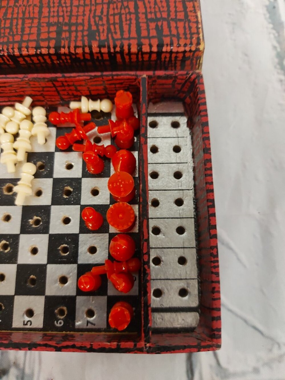 Vintage Traveling Chess Set Red Black Portable Pocket Game - Picture 3 of 4